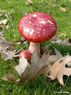 Le Printemps, c'est l'invasion du jardin par la faus... Le Printemps, c'est l'invasion du jardin par la faus...