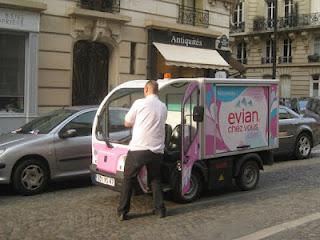 Evian livre les parisiens gratuitement à domicile