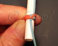 Scoubidou à 4 fils, depart avec une boucle Scoubidou à 4 fils, depart avec une boucle