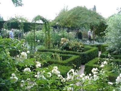 Je vois des jardins partout - Didier Decoin sissinghurst.jpg