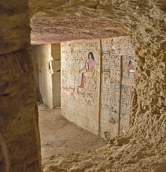 Chapelle de Nyânkhnefertoum, partie droite du mur ouest - Cliché : Site OsirisNet Nyankhnefertoum---Partie-droite-mur-ouest--1-.jpg