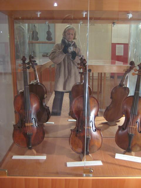 Quelques violons conservés dans le petit musée consacré à Vivaldi Quelques violons conservés dans le petit musée consacré à Vivaldi