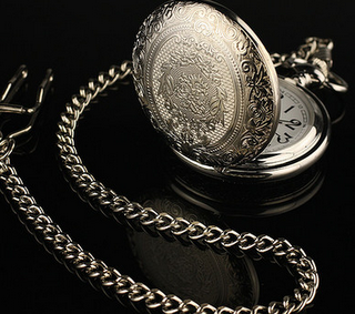 Chatelaines, accessoires du 18e et 19e siècle Chatelaines, accessoires du 18e et 19e siècle