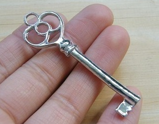 Chatelaines, accessoires du 18e et 19e siècle Chatelaines, accessoires du 18e et 19e siècle