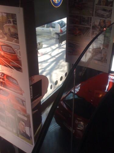 Bande dessinée à Motor Village ... IMG_0585.JPG