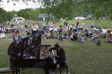 La Caravane Amoureuse du pianiste Marc vella à Toulouse