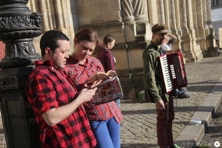 Reportage Photos - Je fouille, tu bouquines, il lit... à L'escale du livre 2012 ! IMG_1760