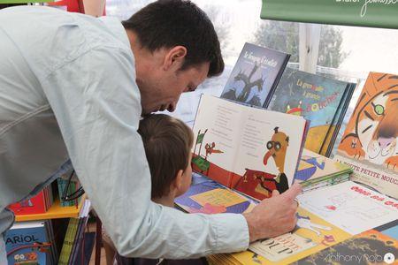 Reportage Photos - Je fouille, tu bouquines, il lit... à L'escale du livre 2012 ! IMG_1935