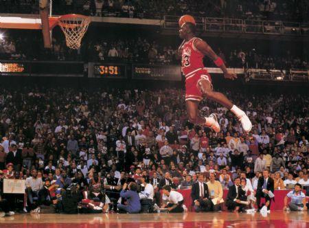 Jim M. Dilling imite Michael Jordan