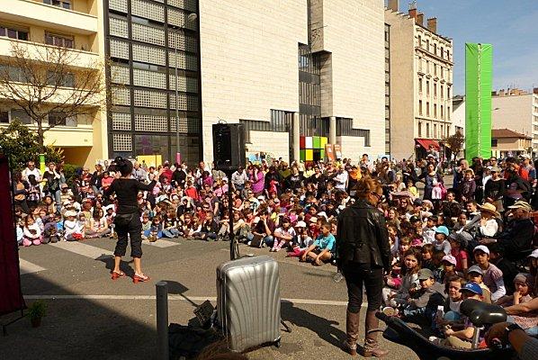 des rires d'enfants + des couleurs = merci ! P1050298.jpg