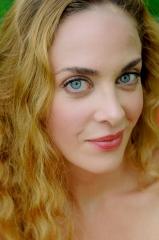 Leah West rêve d'un album totalement français