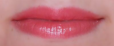 Belle pour les beaux jours : un combo pêche sur les lèvres ! Belle pour les beaux jours : un combo pêche sur les lèvres !