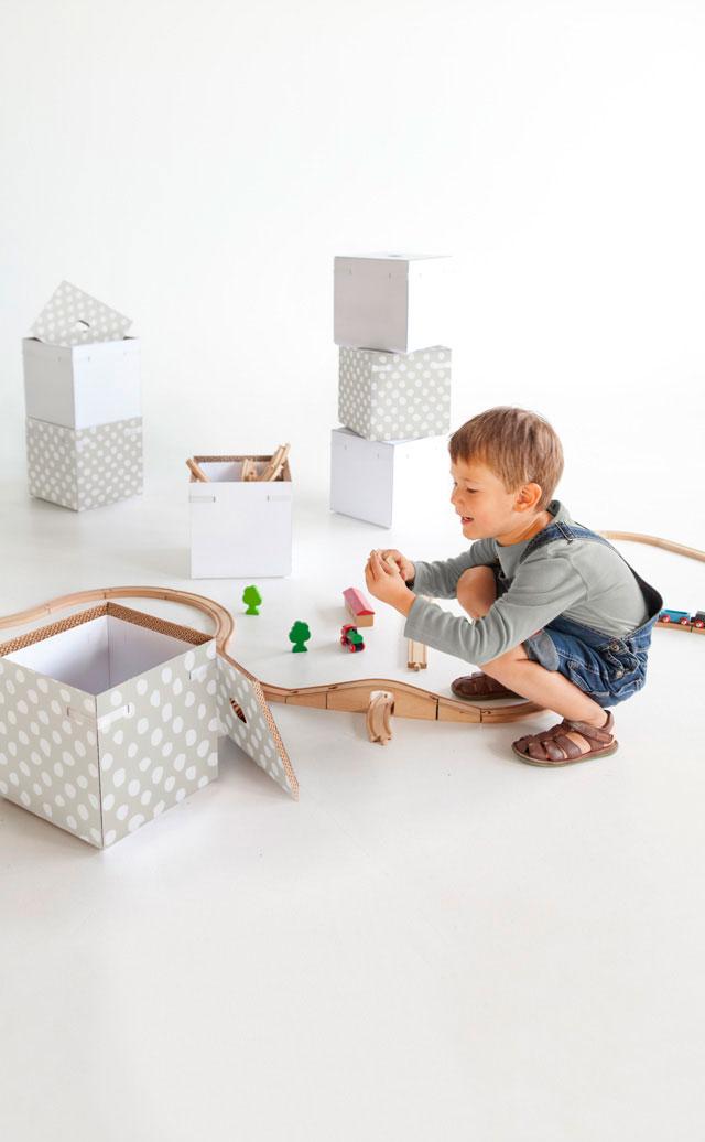 Des meubles pour enfant en carton chez Showroom Finland