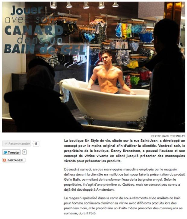 Au canada : une vitrine vivante avec des hommes en slip fait jaser ! Au canada : une vitrine vivante avec des hommes en slip fait jaser !