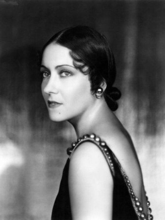 Gloria-Swanson-1929.jpg