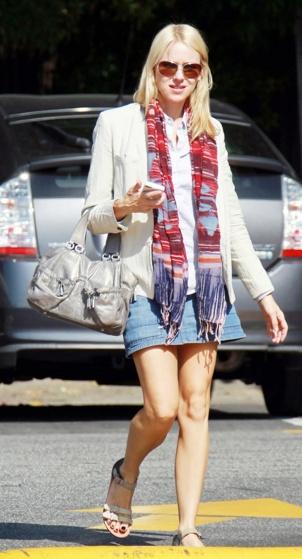 Le look de la semaine: Naomi Watts et sa jupe en jean