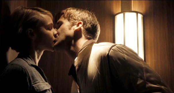 Ratés au ciné.... mais à rattraper #3 http://blogs.lesinrocks.com/cestvousquiledites/files/2011/10/drive_elevatorclip_hd.jpg