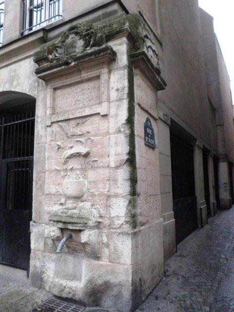 Fontaine Maubuée Un des plus anciens point d’eau parisien : la Fontaine Maubuée