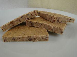 gâteau praliné au son d'avoine et fèves de cacao DSC04528