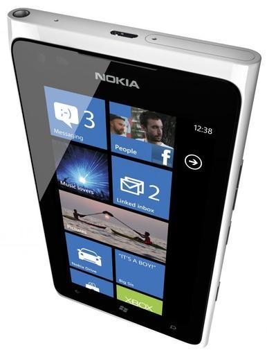 Nokia Lumia 900: C'est comme si leur moteur avait calé dès le début d'une course...