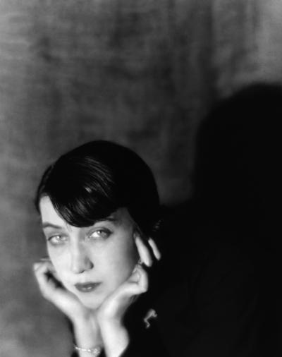 Berenice-abbott-portrait-par-man-ray-exposition-jeu-de-paume-paris-blog-ile-saint-louis-france Berenice Abbott illumine le Jeu de Paume