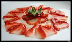 Carpaccio de fraises et son caramel à la menthe 1