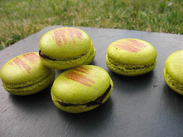 JE MACARONNE DE BON MATIN... 120412 macarons cerise 004