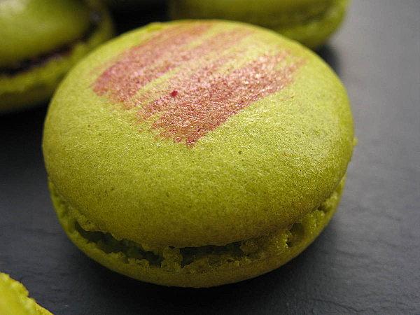 JE MACARONNE DE BON MATIN... 120412 macarons cerise 007