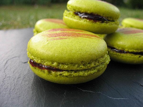JE MACARONNE DE BON MATIN... 120412 macarons cerise 006
