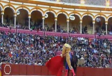 SEVILLE : OREILLE POUR NAZARE ET ESAU FERNANDEZ seville