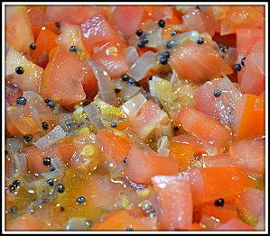 Korma de tempeh aux champignons et noix de cajou Tomates.JPG