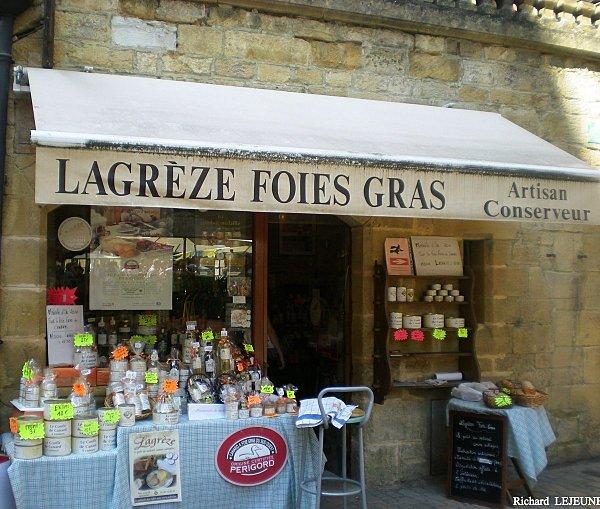 Sarlat--Magasin-de-foie-gras---30-07-2011-.jpg