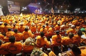 Une marée humaine... orange de 7000 personnes pour le meeting de François Baroin !!! sur le site du TH Dans moins d’une semaine…
