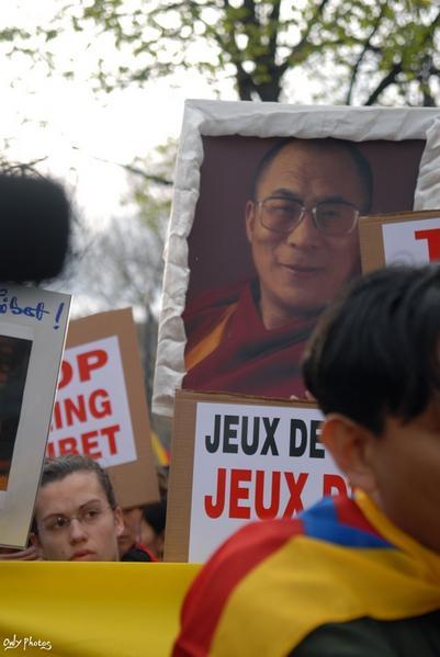 Manifestation à Paris contre la répression chinoise au Tibet undefined