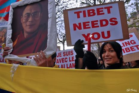 Manifestation à Paris contre la répression chinoise au Tibet undefined