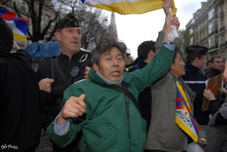 Manifestation à Paris contre la répression chinoise au Tibet undefined