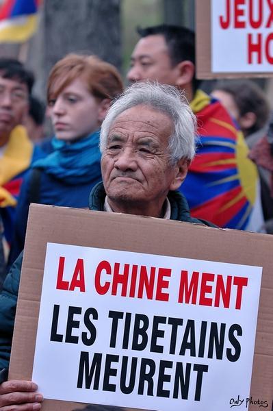 Manifestation à Paris contre la répression chinoise au Tibet (2) undefined