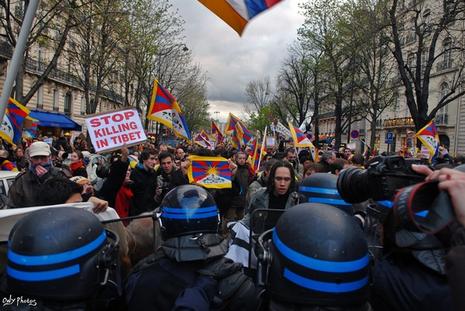 Manifestation à Paris contre la répression chinoise au Tibet (2) undefined