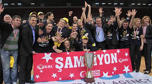 Turquie : Fenerbahce champion Fenerbahce-champion-2012_tbl.org.tr.jpg