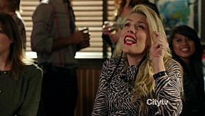 Critiques Séries : Cougar Town. Saison 3. Episode 9. Money vlcsnap-2012-04-25-20h04m19s191.png