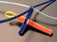 Superposition de scoubidous à 4 fils Superposition de scoubidous à 4 fils