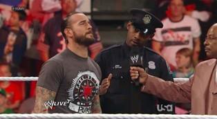 CM Punk contraint de passer un test de sobriété La police de Détroit vérifie la sobriété de CM Punk