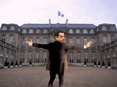Sarko tire dans tous les sens, sans rien toucher. Sarko tire dans tous les sens, sans rien toucher.