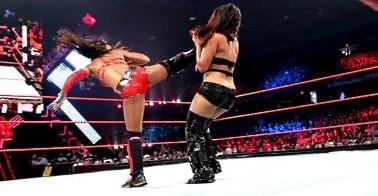 Extreme Rules 2012 : Nikki Bella Vs. Layla Layla s'impose face à Nikki Bella aux Extreme Rules 2012