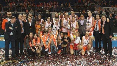 Russie, finale et matches de classement : Ekaterinbourg champion Ekaterinbourg-champion-de-Russie_basket.ugmk.com.jpg