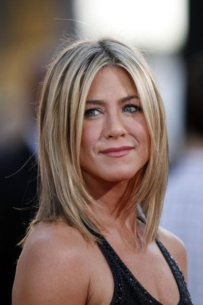 cast-member-jennifer-aniston-poses-at-the-premiere-of-horrible-bosses-at-the-grauman-s-chinese-theatre-in-hollywoodblog-hotel-Jeu-De-Paume-paris Les stars sont folles de leur chien!