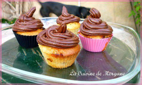 Cupcakes banane-chocolat blanc et topping chocolat Cupcakes banane-chocolat blanc et topping chocolat