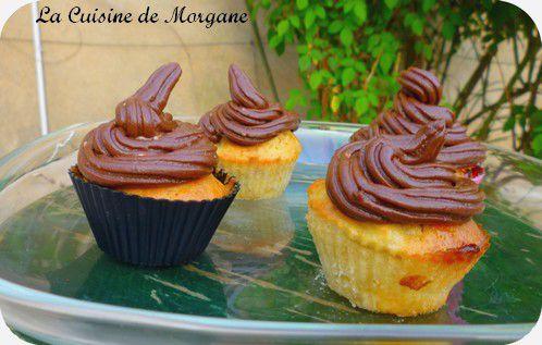 Cupcakes banane-chocolat blanc et topping chocolat Cupcakes banane-chocolat blanc et topping chocolat