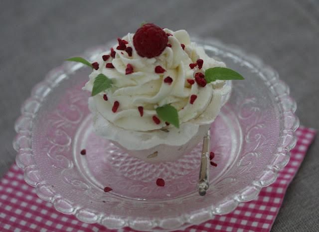 Cupcake  très croustillant aux fraises et à la verveine