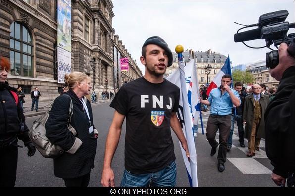 Manifestation du premier mai 2012 du Front National, Paris. manifestation-premier mai-front-national-paris-0012